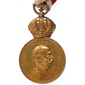 1890. Bronz Katonai Érdemérem a katonai érdemkereszt szalagján aranyozott Br kitüntetés mellszalagon, eredeti...