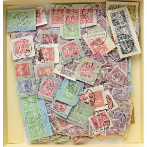 ~900 db Turul bélyeg és kivágás dobozban / ~900 Turul stamps and cuttings in a box