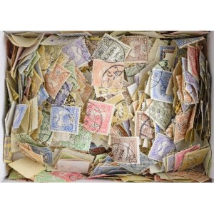 1-2 ezer db Turul bélyeg dobozban ömlesztve / 1-2 thousand Turul stamps in a box