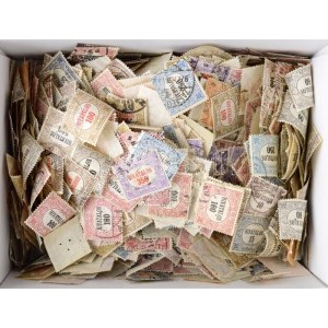 Kb 2.000 db Hivatalos bélyeg ömlesztve kis dobozban, benne hármaslyukasztások is, javarészt pecsételt anyag / ~ 2...