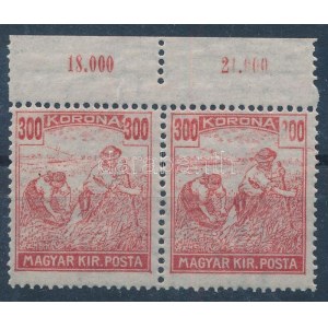 1920 Arató 300K ívszéli pár, a jobb oldali bélyegen hiányos értékszám / Mi 350 in pair with missing number (gumiér ...