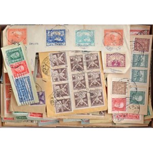 Csehszlovákia kb 500 bélyeg és kivágás 1920-tól dobozban/ Czechoslovakia ...