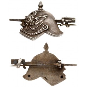 Germany Badge (1918). Helmet pierced with a bayonet. On the other side there is a clasp and a brand of the master ...