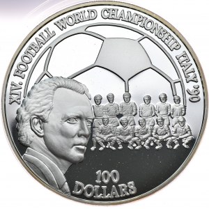 Niue, 100 dolarów 1990, F. Beckenbauer z kadrą RFN na MŚ w piłce nożnej we Włoszech, 155,5 g (5 oz.) AG 999