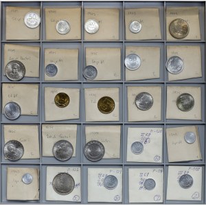 Tablett mit Münzen aus der kommunistischen Ära - Verschiedenes
