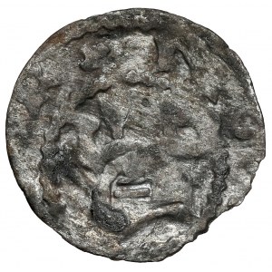 Kazimír III Veľký, krakovský denár - prilba, s nápisom na averze