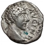 Regnum Barbaricum, napodobenina denára Marka Aurélia (3.-4. storočie n. l.) - typ CONSECRATIO