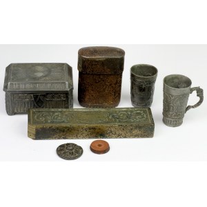 Set of tin glasses and other trinkets (7pcs)