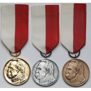 III RP, medaily, Zakladateľom Tretej najslávnejšej republiky - sada (3ks)