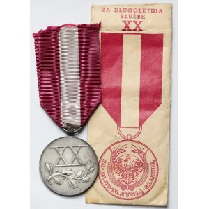 II RP, Medaila za dlhoročnú službu - strieborná (XX) - s originálnou obálkou
