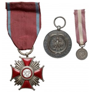 Vyznamenania a veľký súbor dokumentov majora Štefana Herníka