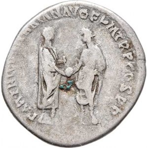 Hadrianus, 117 - 138, AR Denár, Rv:PARTHIC.DIVI.TRAIAN.AVG.F.P.M.TR.P.COS.
