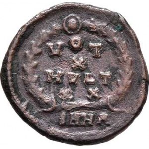 Theodosius I., 379 - 395, AE4, Rv: ve věnci VOT.X.MVLT.XX., podobný jako
