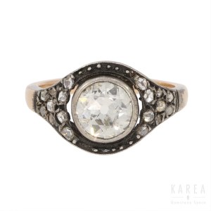 An Art Deco diamond ring, 1920s-30s