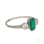 An emerald ring, early 20th century