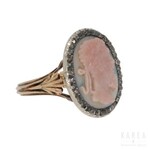 A carved antique style cameo ring, 1st half of 19th century