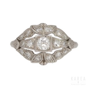 An Art Déco diamond ring, 1920s-30s