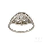 An Art Déco diamond ring, 1920s-30s