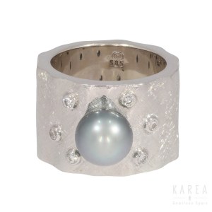 A Tahiti pearl set ring, by MJM Atelier, 21st century