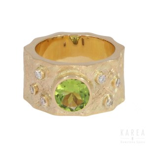 A green peridot set ring of abstract design, by MJM Atelier, 21st century