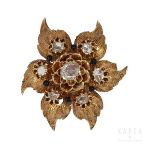 A flower head shaped brooch, late 19th/early 20th century