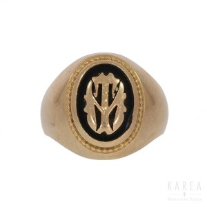 A signet ring, late 19th century