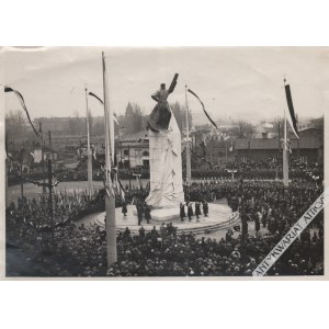 [Fotografia, 1932] [Odsłonięcie Pomnika Lotnika w Warszawie przy Placu Unii Lubelskiej, 11 Listopada 1932 R.]