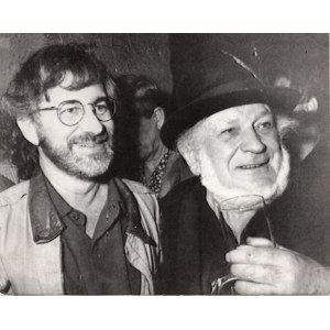 fotografia Steven Spielberg i Piotr Skrzynecki w Piwnicy pod Baranami [Kraków 18.06.1992]