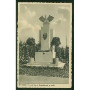 Otwock, Pomnik Marsz. Piłsudskiego w parku
