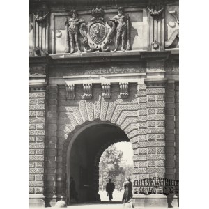 GDAŃSK. Brama Wyżynna – fragment fasady wschodniej; fot. Kazimierz Lelewicz, Gdańsk-Wrz …