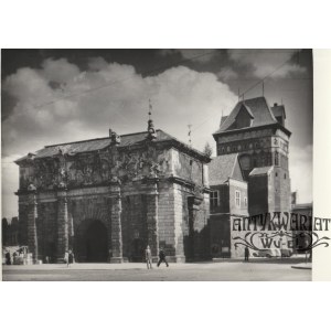GDAŃSK. Brama Wyżynna z Wieżą Więzienną; fot. Kazimierz Lelewicz, Gdańsk-Wrzeszcz, 1953; na verso …