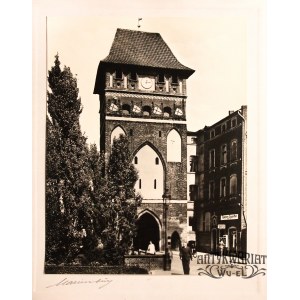 MALBORK. Brama Mariacka; anonim, ok. 1925; fot. cz.-b., st. bdb.; wym.: 177x227 mm. …