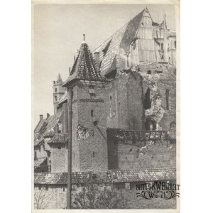 MALBORK. Fragment zamku przed odbudową; anonim, ok. 1945; fot. cz.-b.; st. bdb., lekkie zażółceni …