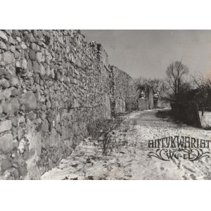 STRZELCE KRAJEŃSKIE. Fragment murów obronnych; fot. St. Kowalski, I 1961; na verso odręczny opi …