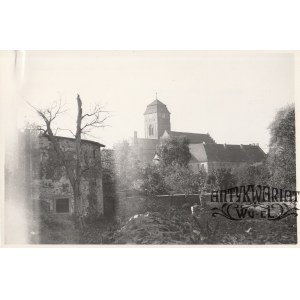 ŻAGAŃ. Poaugustiański zespół klasztorny; fot. St. Winiarski (?), 1955; na verso pieczęć i opis oł …