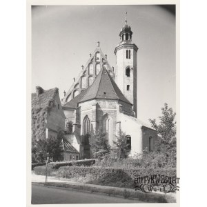 ŻARY. Kościół Najświętszego Serca Pana Jezusa; fot. T. Zalewski, 1955; na verso pieczęć autora i …