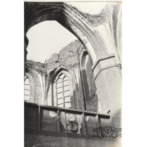 BRANIEWO. Bazylika św. Katarzyny Aleksandryjskiej – ruiny, górna część prezbiterium; fo …