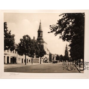TYLŻA (ros. Советск). Ulica Niemiecka z ratuszem; anonim, ok. 1925; fot. cz.-b., naklejona na ark …