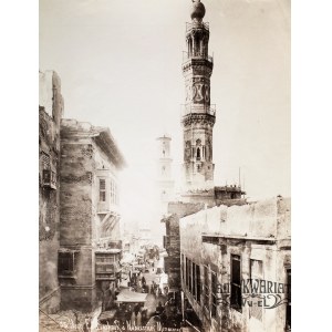 KAIR. Meczet sułtana Barquqa (Barkuka); w głębi widoczny minaret meczetu sułtana al Nasira Muhamm …
