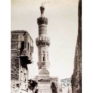 KAIR. Minaret meczetu al-Burdayni (fot. błędnie opisana jako meczet Kait-Beya); fot. J.P. Sebah, …