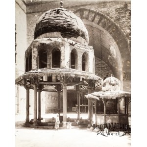 KAIR. Studnia do rytualnych ablucji w meczecie sułtana Hassana; fot. J.P. Sebah, lata 90. XIX w.; …
