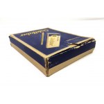 [OŁÓWKI, Johann Faber]. Pudełko kartonowe zbiorcze z kompletem 6 pudełek, w każdym 12 ołówków kopiowych marki Goldfaber.