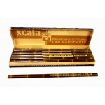 [OŁÓWKI, L. & c. Hardtmuth]. Pudełko kartonowe z kompletem 12 ołówków marki Scala.