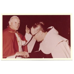 [JOHN PAUL II - after a speech in the Aula Magna of the Pontifical Faculty of the Teresianum in Rome - situational photograph]....
