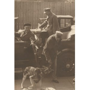 [PIŁSUDSKI Jozef - with his dog in front of the Central Station in Warsaw, before leaving by train for a holiday in Romania - photograp...