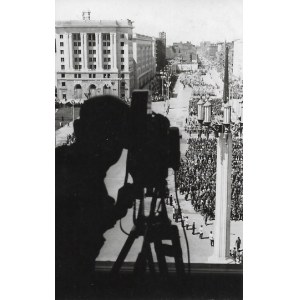 [VARŠAVA - rekonštrukcia hlavného mesta objektívom Karola Szczecińského - situačné fotografie]. [začiatok 50. rokov] ....