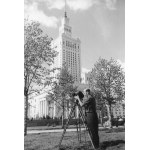 [WARSCHAU - Wiederaufbau der Hauptstadt im Spiegel von Karol Szczeciński - Situationsaufnahmen]. [Anfang der 1950er Jahre]....