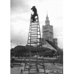 [WARSAW - reconstruction of the capital in the lens of Karol Szczeciński - situational photographs]. [early 1950s]....