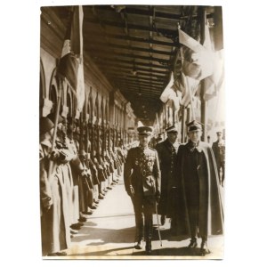 [POLISH MILITARY - Marshal Edward Smigly-Rydz and Lithuanian Army General Stasys Raštikis in front of the honor company....