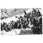 [Druhá světová válka - vyhlazování olkuszských Židů - situační fotografie]. [31. 8. 1940/ l. 1980]....